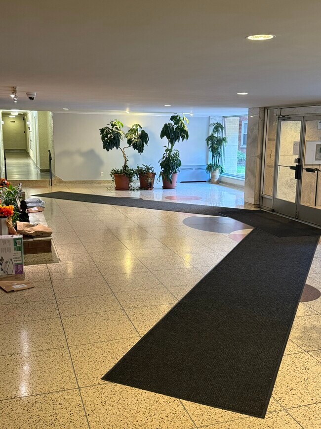 Foto del edificio - 2 Sadore Ln