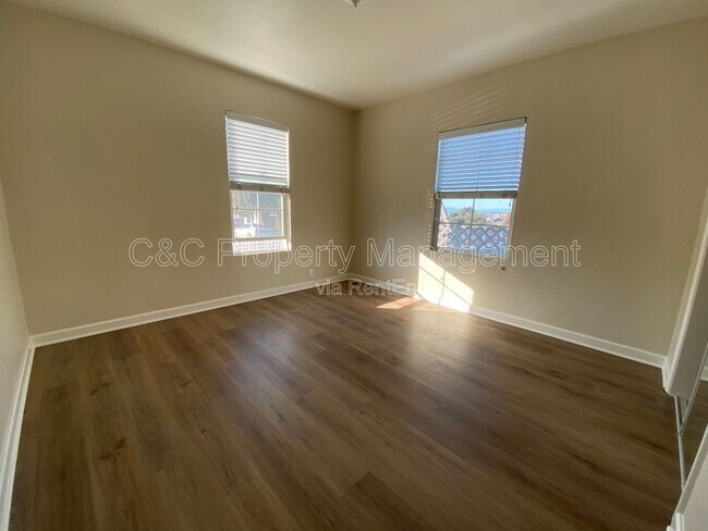 Foto del edificio - 1448 Noche Buena St