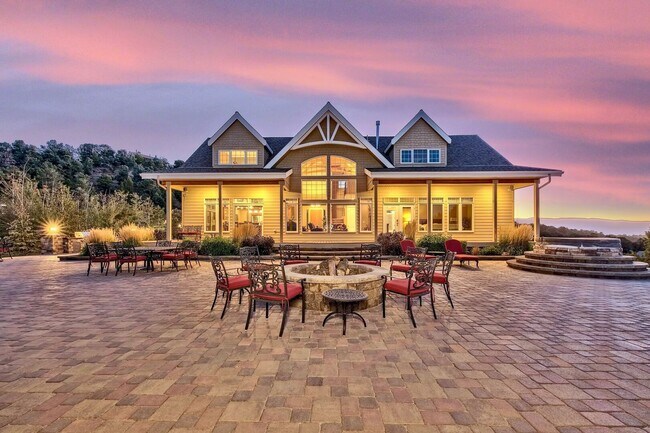 Foto del edificio - Experience the allure of this exceptional ...