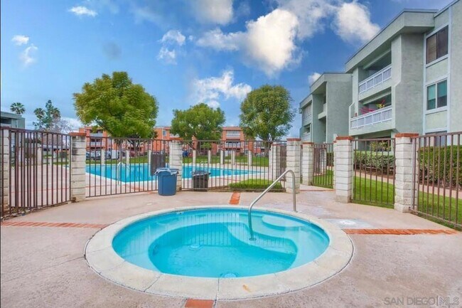 Building Photo - Available Now! 2 Bedroom Apartment