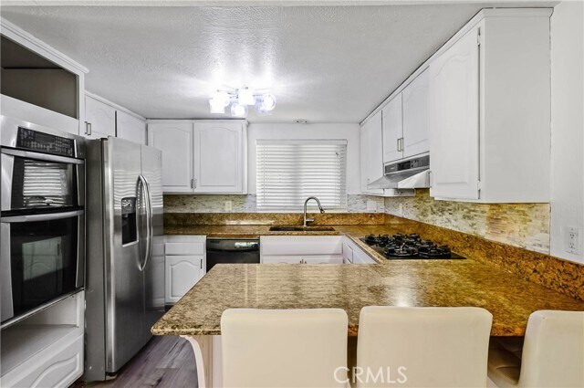 Building Photo - 25251 Hartog St