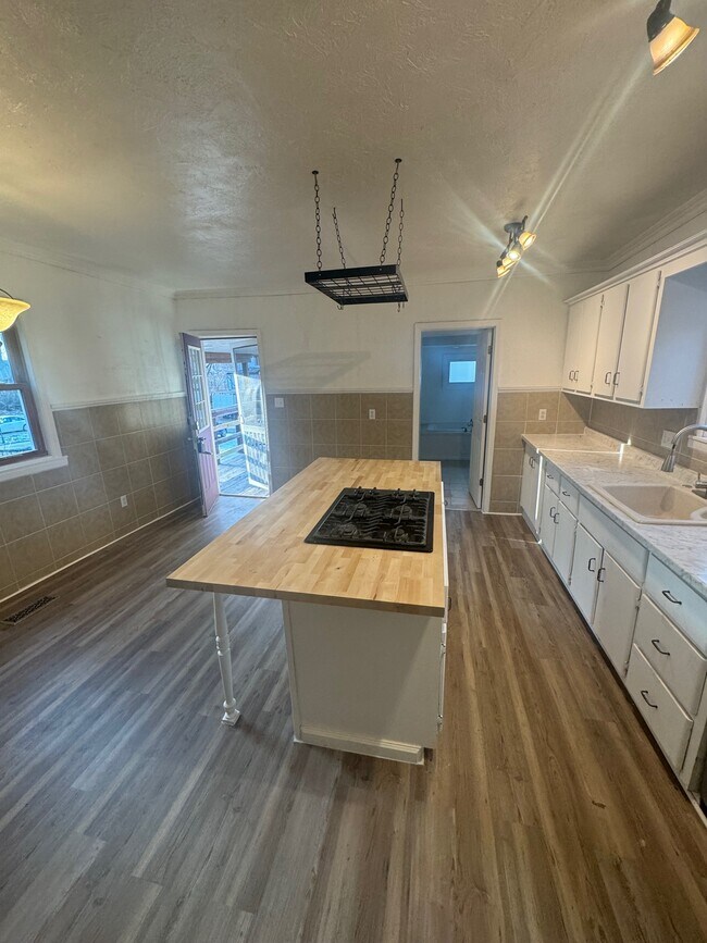 Building Photo - 4111 Wildcat Rd