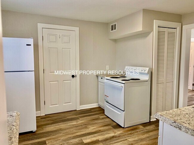 Building Photo - 2 Bedroom Bungalow in Harrisonville