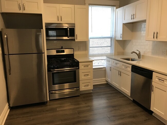 Building Photo - 4321 N Damen Ave
