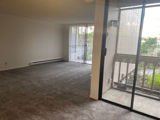 Foto del edificio - 2101 Shoreline Dr