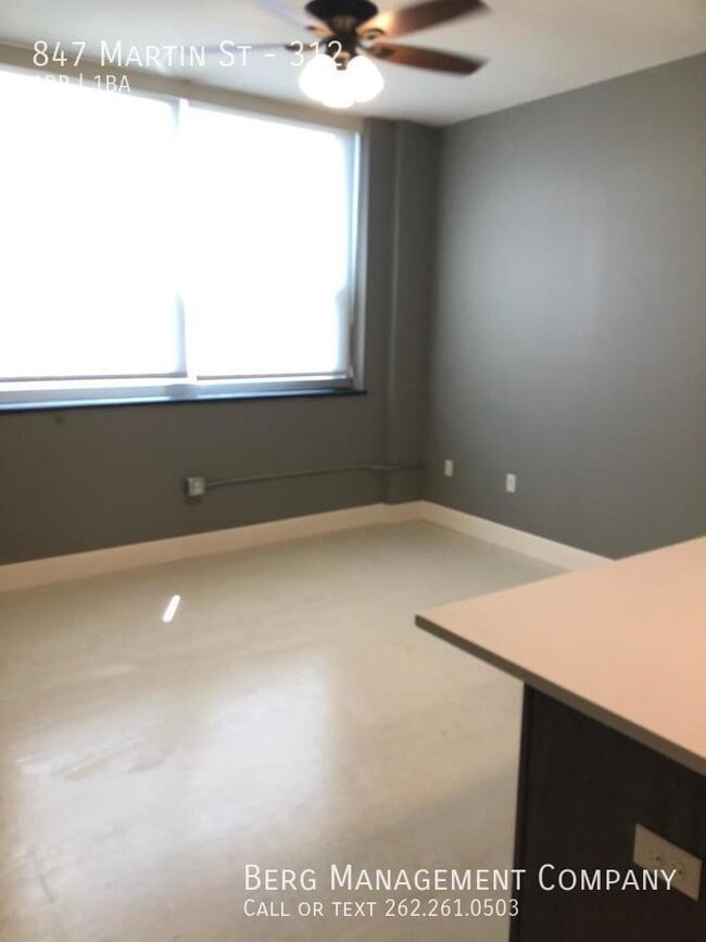 Building Photo - 847 Martin St
