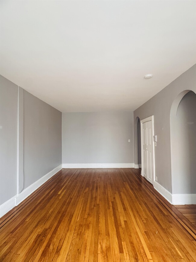 Building Photo - 821 Bergen Ave