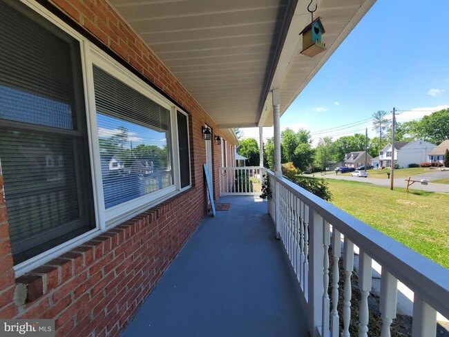 Foto del edificio - 111 Windcrest Cir