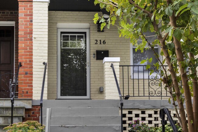 Foto del edificio - 216 Gallatin St NW