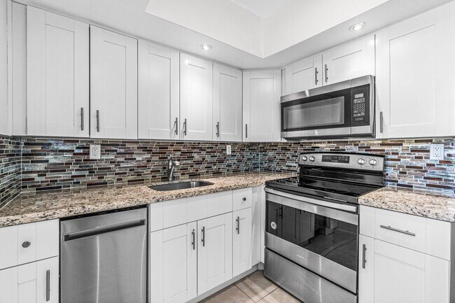 Foto del edificio - 641 Normandy Ln