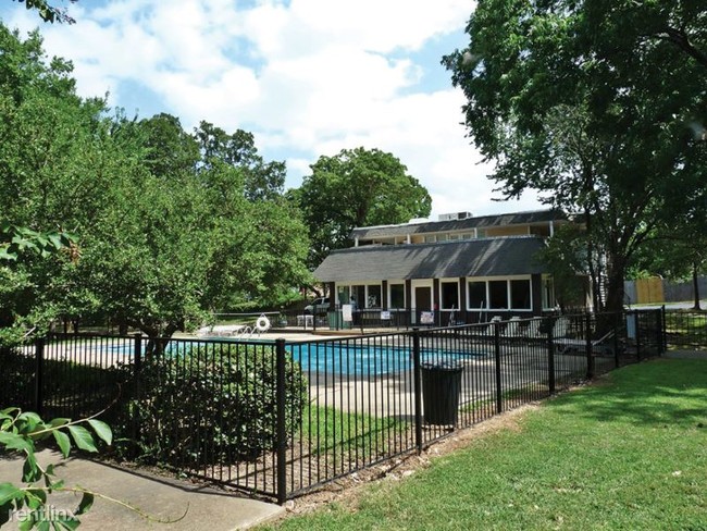 Building Photo - 5556 Woodbrier Dr