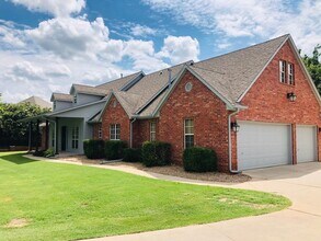 Building Photo - 4205 S Telephone Rd
