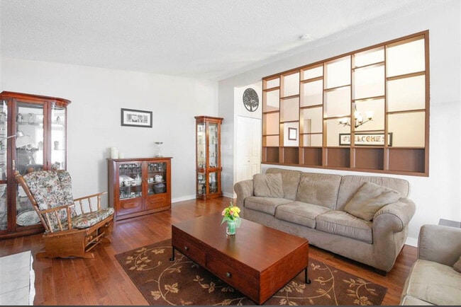 Building Photo - 2579 Sugarpine St
