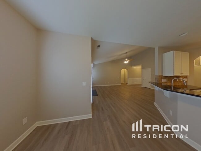 Building Photo - 559 Clearwater Dr