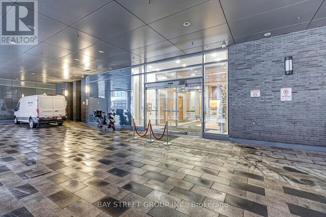 Building Photo - 295 Adelaide St W