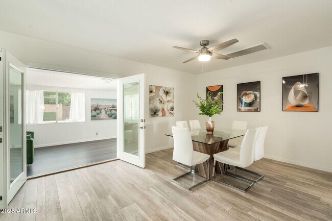 Foto del edificio - 3501 E Hazelwood St