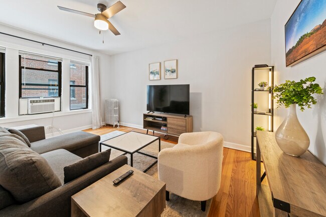 Foto del edificio - 6441 N Hamilton Ave