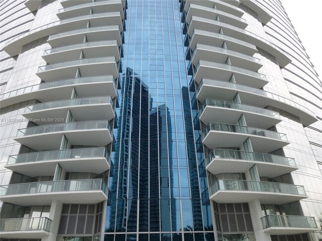 Building Photo - 851 NE 1st Ave