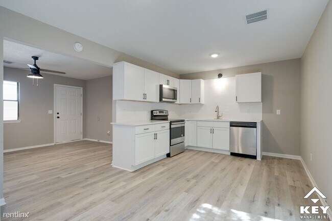 Building Photo - 2 br, 1 bath Townhome - 1823 S Washington Ave