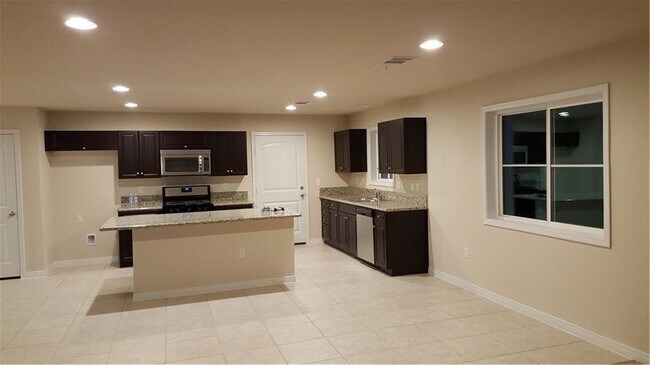 Building Photo - 11104 Players Path