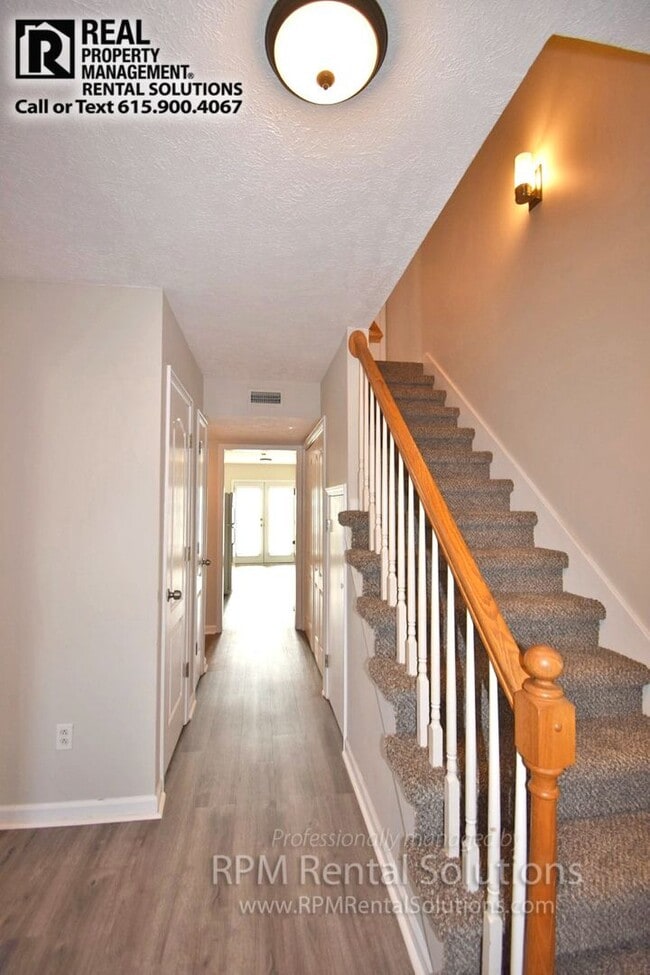 Building Photo - * PENDING* Wonderful 3BR/2BA duplex 1 minute from MTSU!