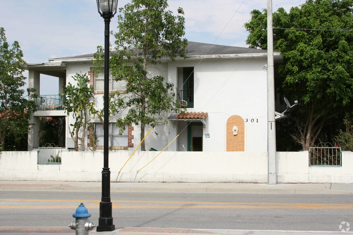 Foto principal - 301 7th St W