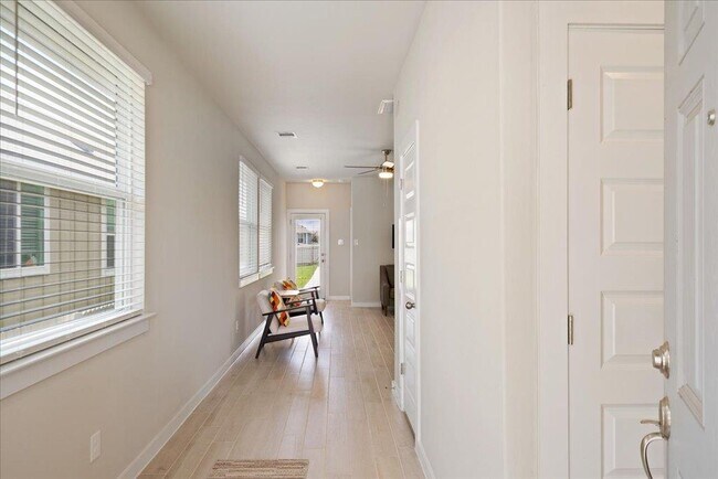 Building Photo - 330 Hortus Dr