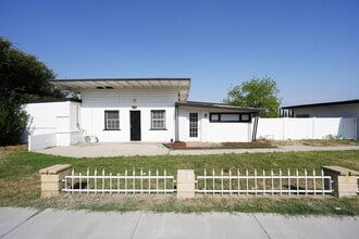 Building Photo - 1443 N Riverside Ave