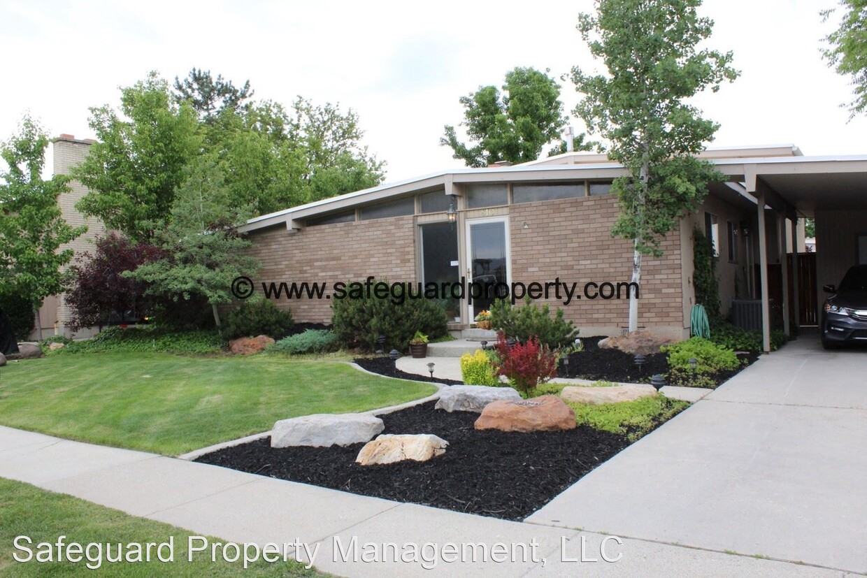 Primary Photo - 4 br, 2 bath House - 810 E. Enchanted Drive