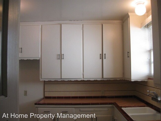 Building Photo - 2926 San Emidio St