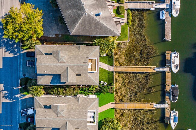 Building Photo - 316 Causeway Dr