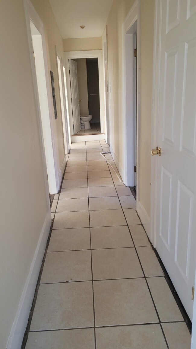 Building Photo - 63 Austin St