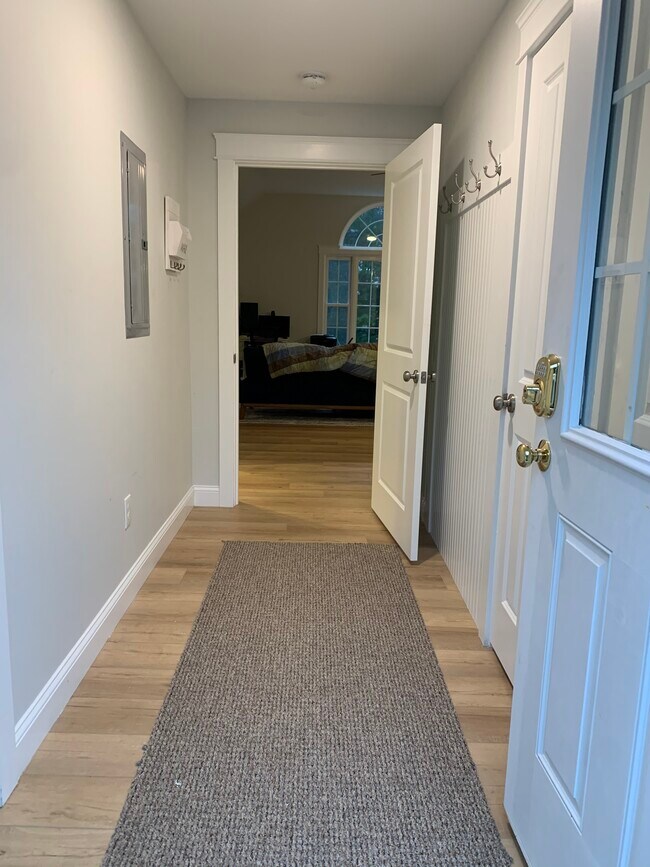 mud room entrance - 442 Buxton Rd
