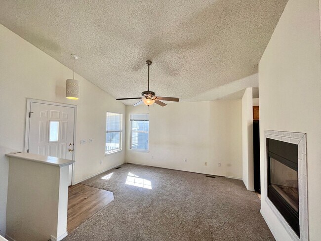 Building Photo - 4 Bedroom Rancher in Sundown w/ NEW CARPET!!