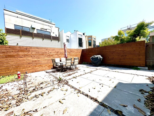 Building Photo - 4-4 Harris Pl