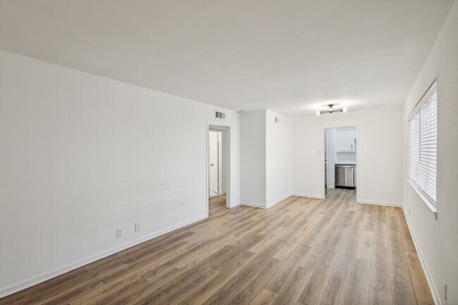 Foto del edificio - 4321 Cole Ave