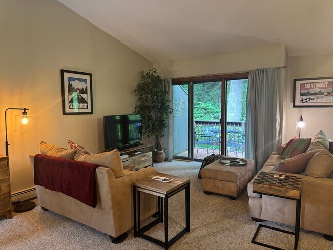 Building Photo - Short Term- 2 bedroom condo in Quechee- Fu...