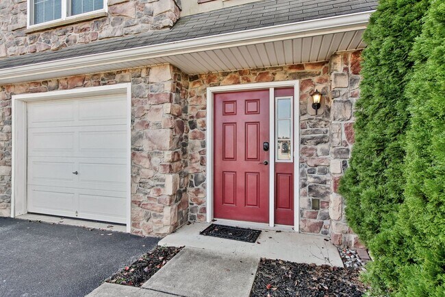 Foto del edificio - 3 Bed / 2-1/2 Bath Single Family Home