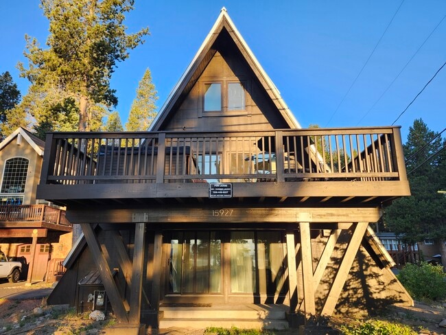 Building Photo - 15927 S Shore Dr