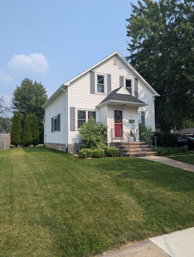 Building Photo - 141 S Willow St