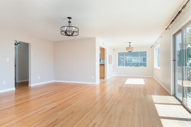 Living room and dining room - 5367 La Jolla Blvd