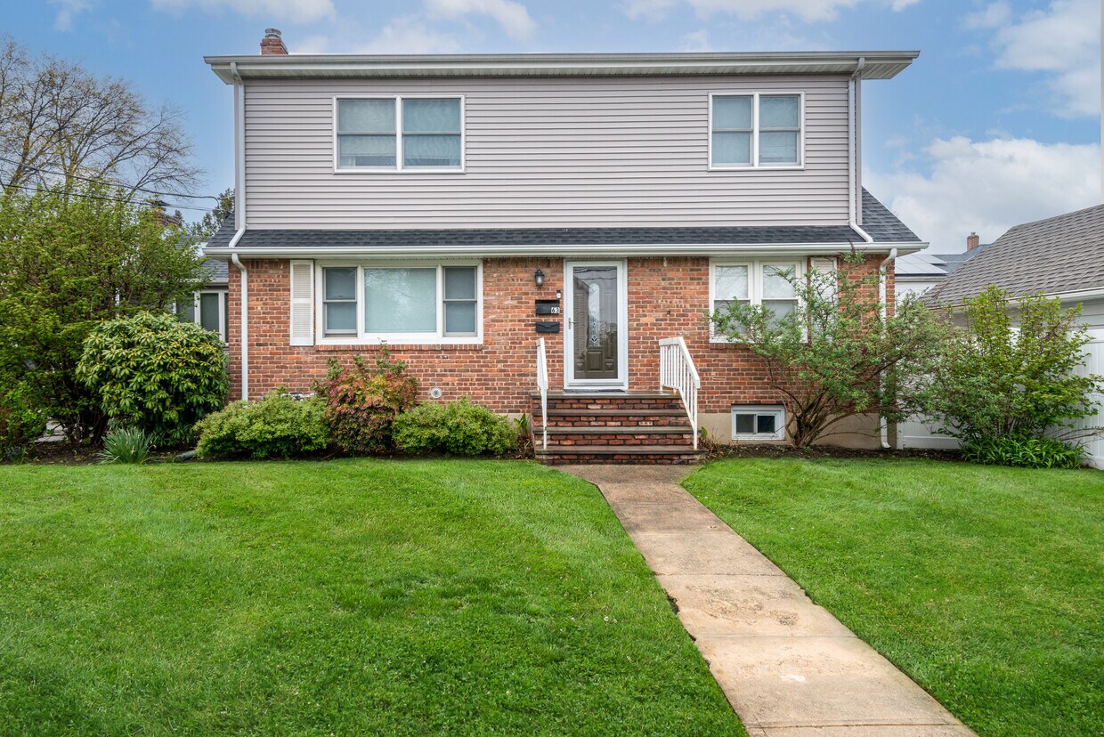 63 Lenox Ave, Westbury, NY 11590 Townhome Rentals in Westbury NY