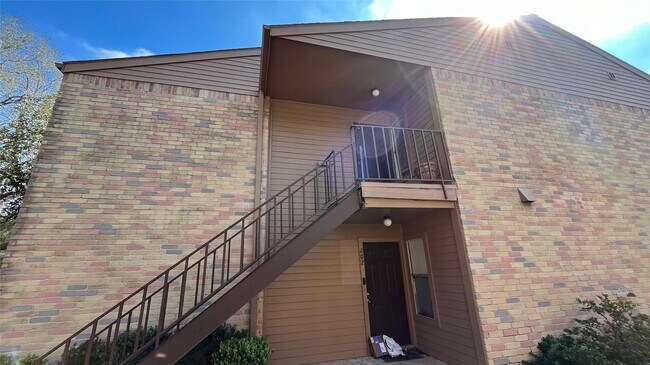 Foto del edificio - 10555 Turtlewood Ct