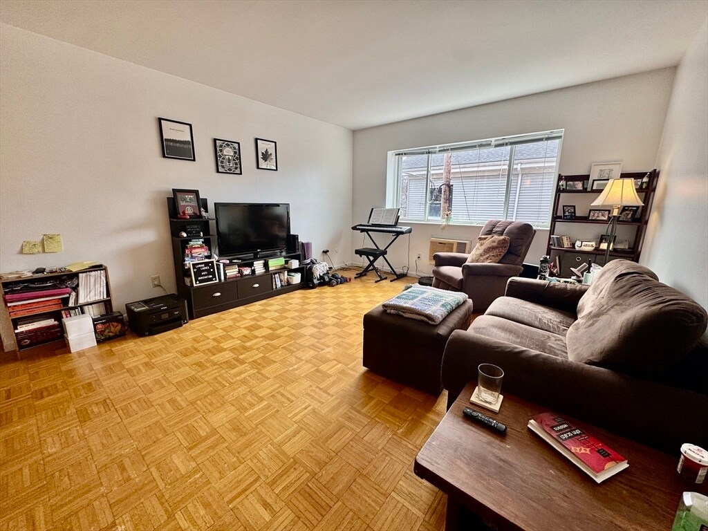 Primary Photo - 2 Larose Pl