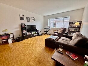 Building Photo - 2 Larose Pl