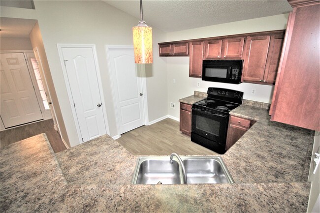 Building Photo - Beautiful Home in Harvest
