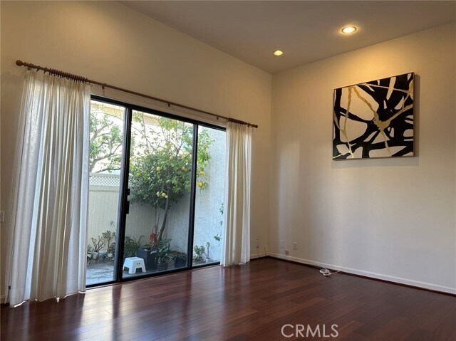 Foto del edificio - 848 W Huntington Dr