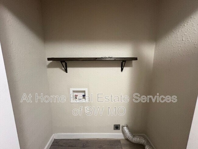 Building Photo - 1526 N Hillcrest Ave