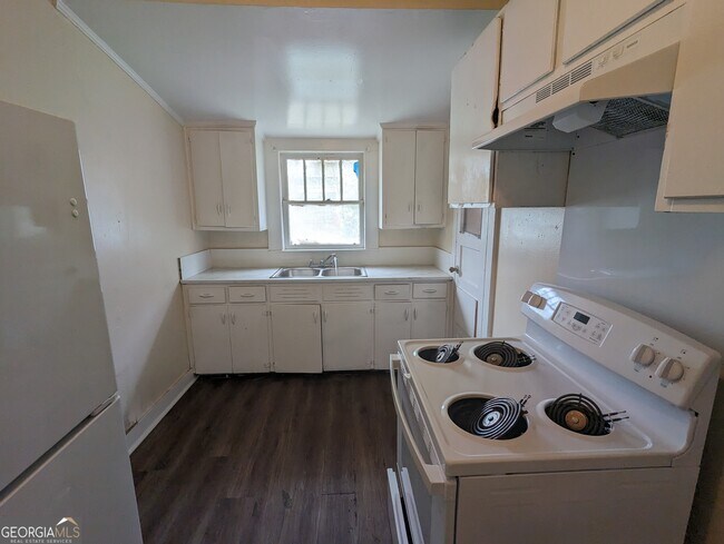 Building Photo - 505 Orange St NE