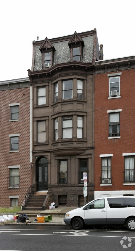 Building Photo - 2041 Spring Garden St